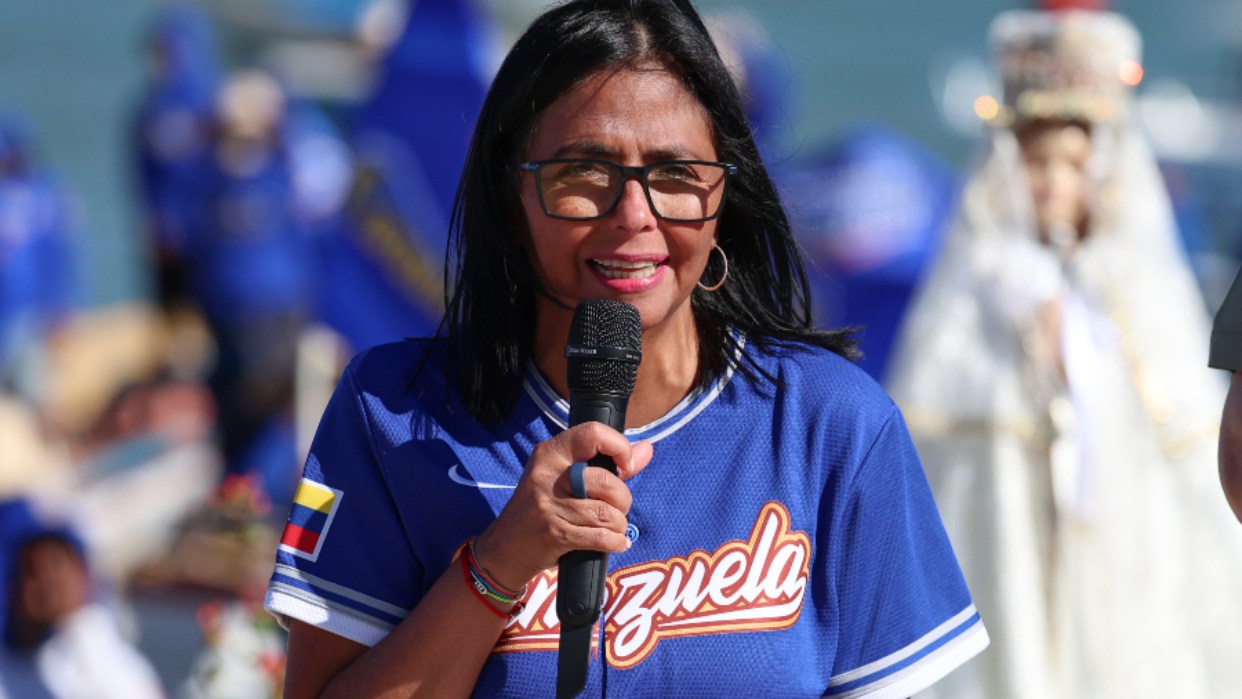 Delcy Rodríguez celebra avance de Venezuela a la gran final del Clásico Mundial